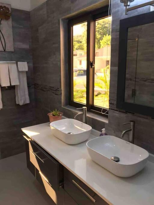 Sun Shine Luxury Villas 2 Bedroom Pool & Gym Ocho Rios St Ann Zewnętrze zdjęcie